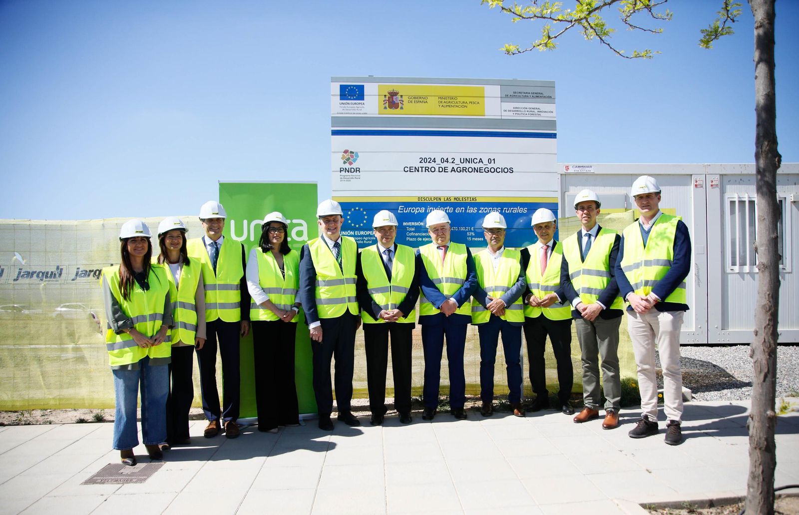 Luis Planas en una visita a la cooperativa Única