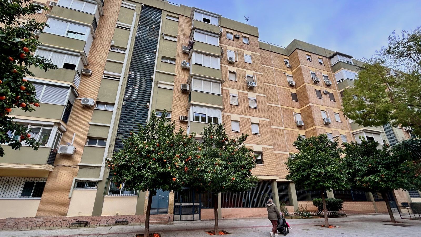 Los edificios de la calle Zurcidoras cuyas comunidades se han visto afectadas por la presunta estafa.