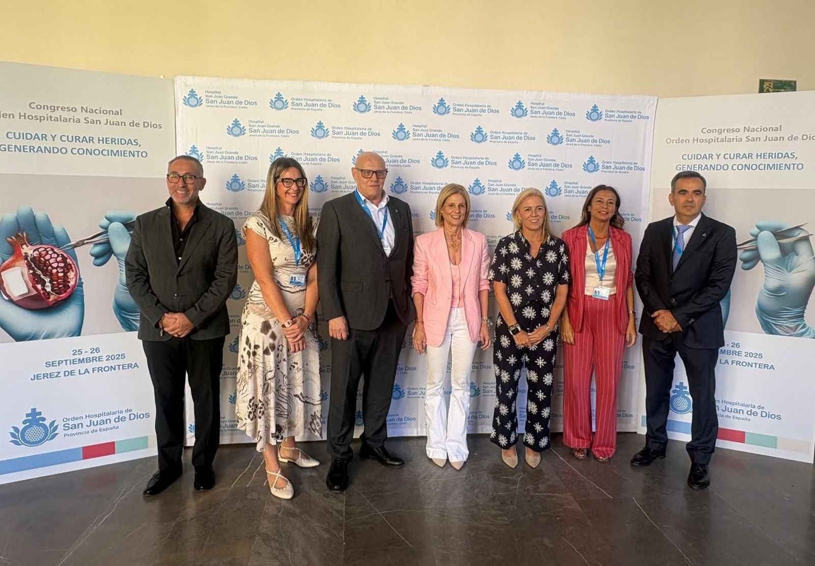 Mesa institucional con la delegada territorial y delegado de Salud.