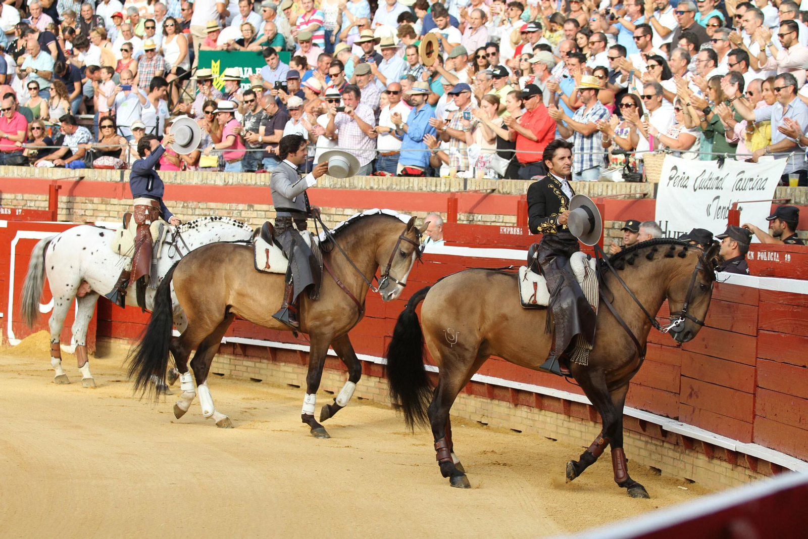 Festejo de Rejones en el coso de La Merced por Colombinas.
