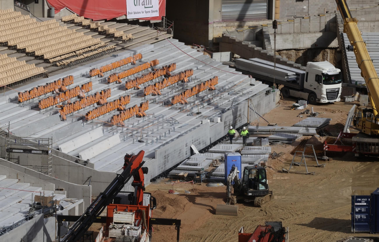 Visita del presidente de la R Federación Española de Fútbol a las obras del  Estadio de La Cartuja