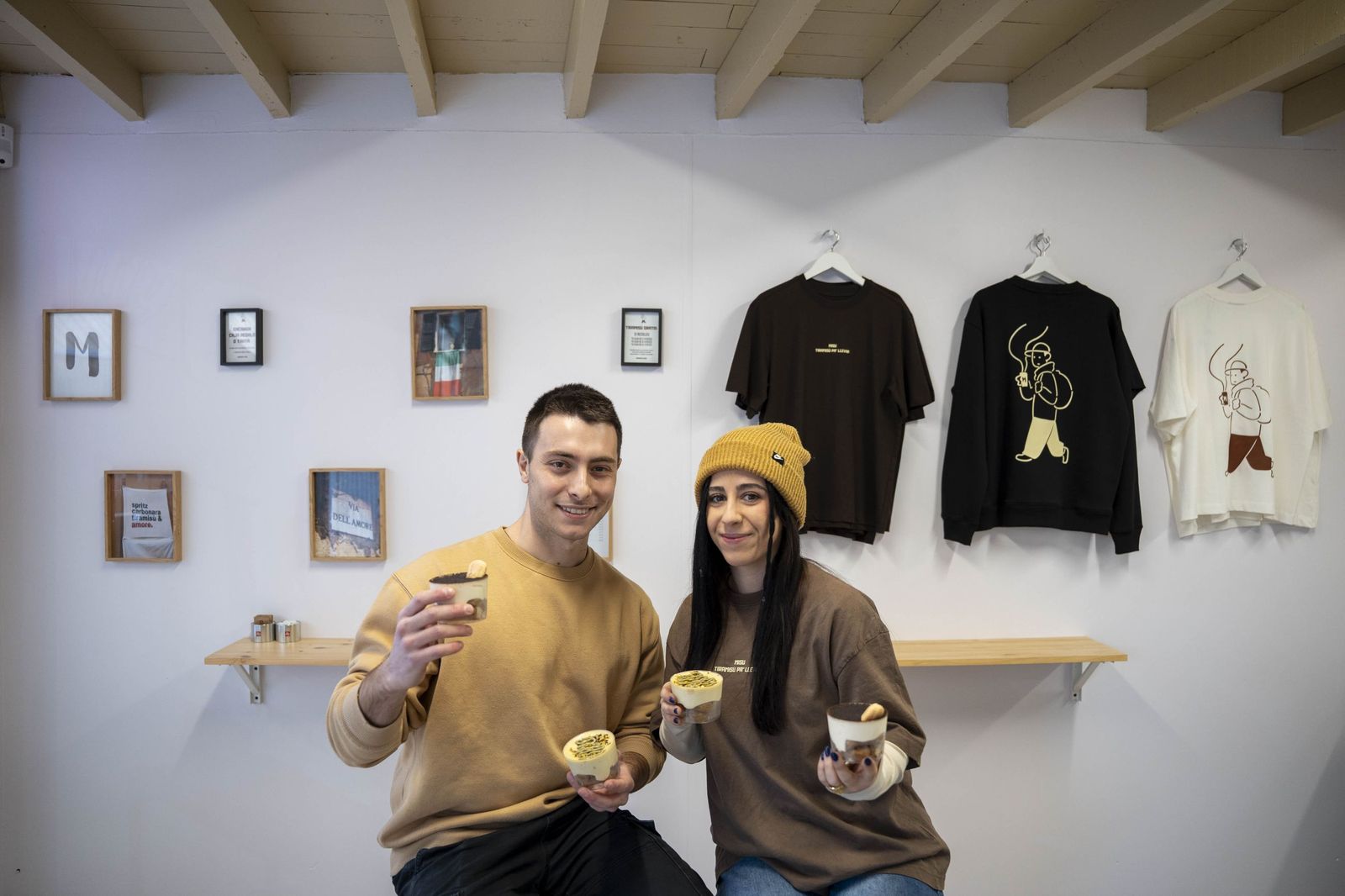 Tres comercios del centro de Almería lanzan un sorteo especial por San Valentín