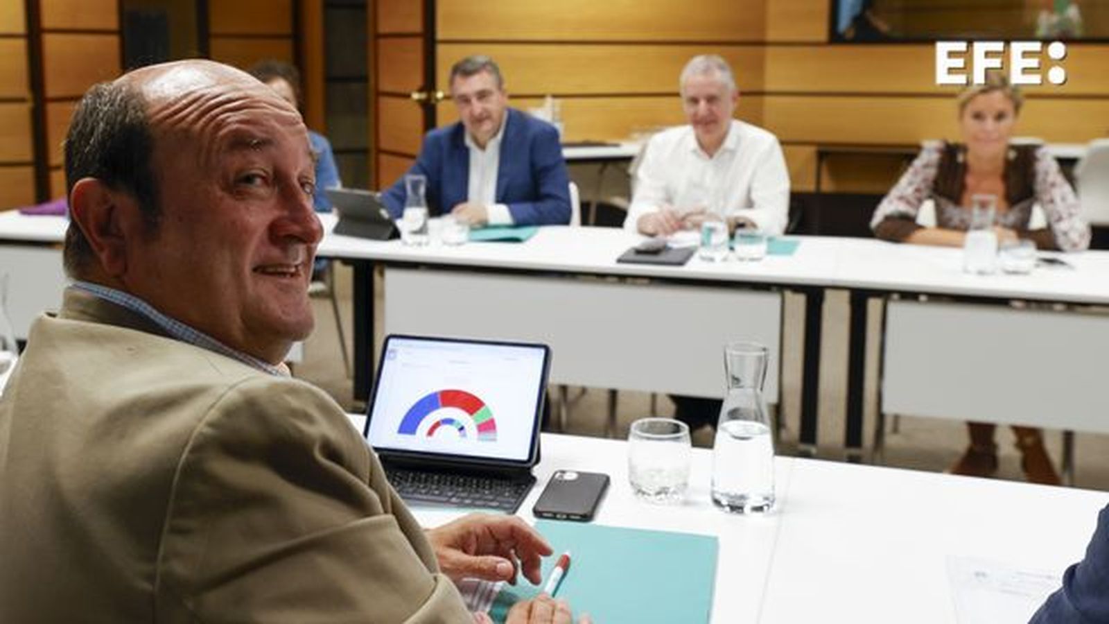 El PNV comunica a Feijóo que no negociará su investidura