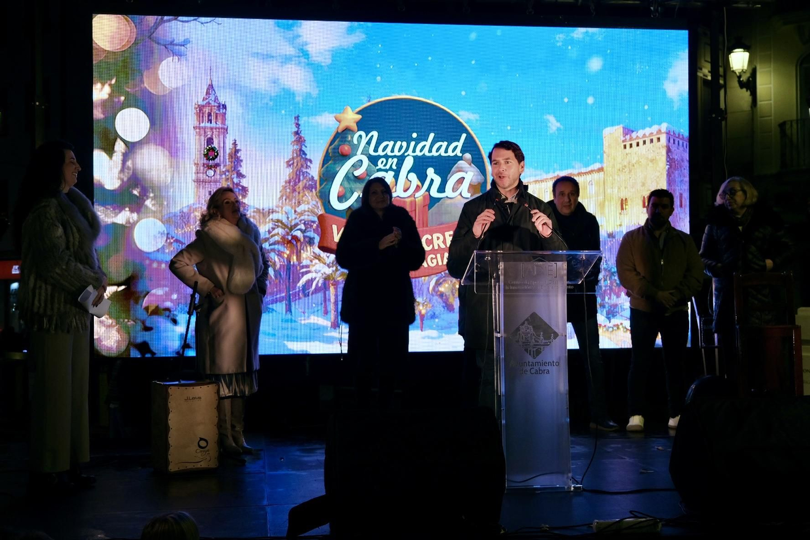 Cabra da la bienvenida a la Navidad