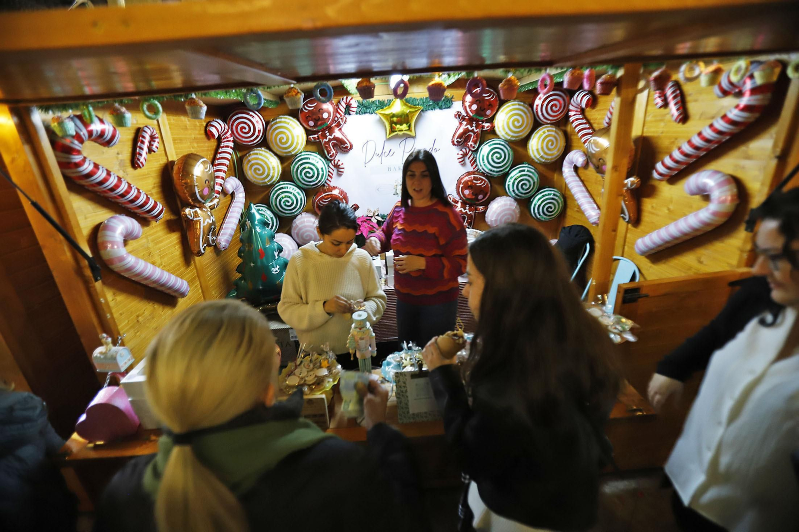 Imágenes del mercado navideño de la Plaza de las Monjas