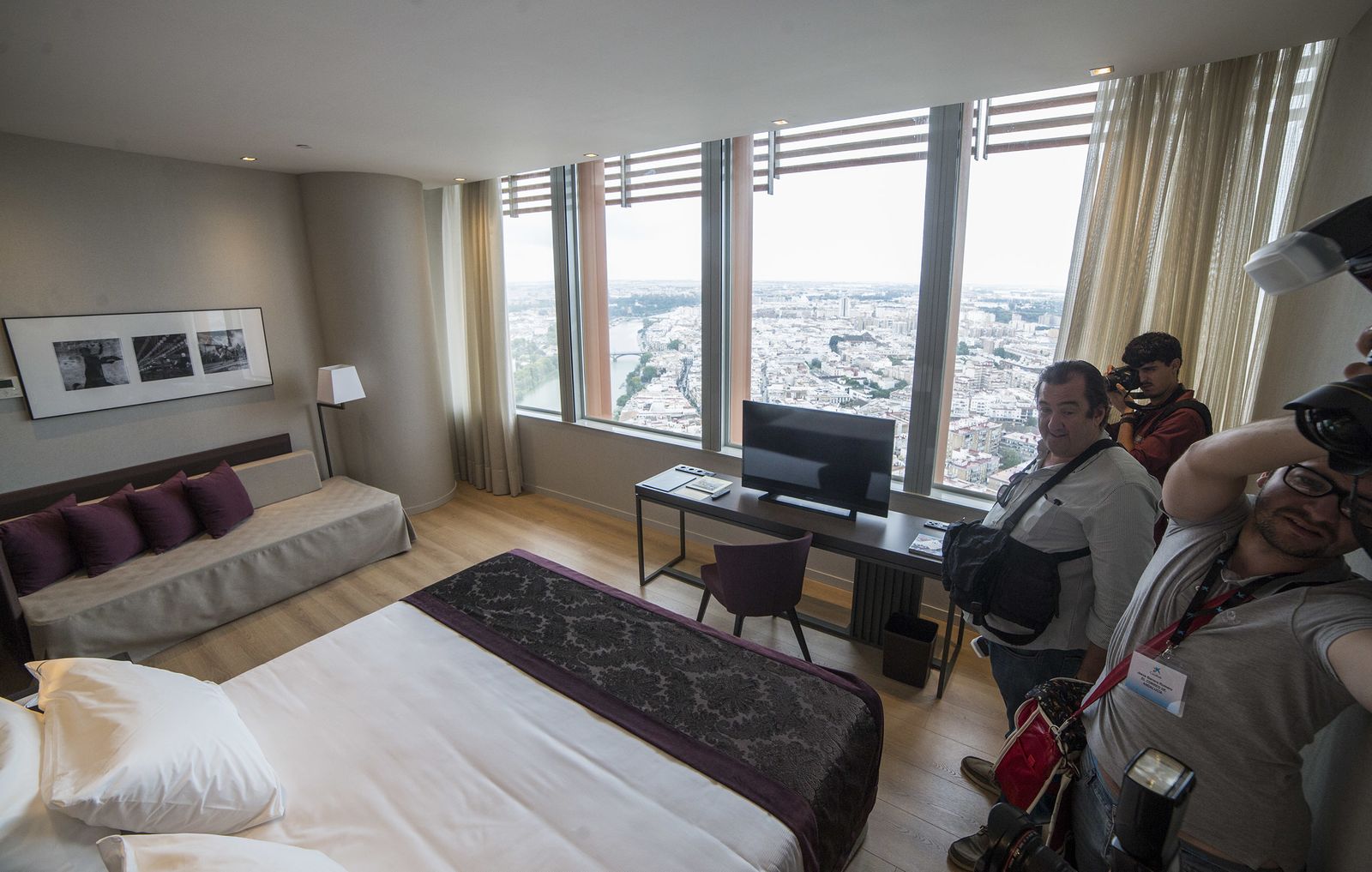 La visita a la planta con spa de la Torre Sevilla, en imágenes