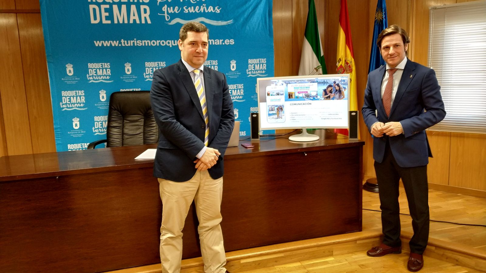 Sergio Carrascosa, de SolBooking, y Luis Miguel Carmona, concejal de Turismo de Roquetas