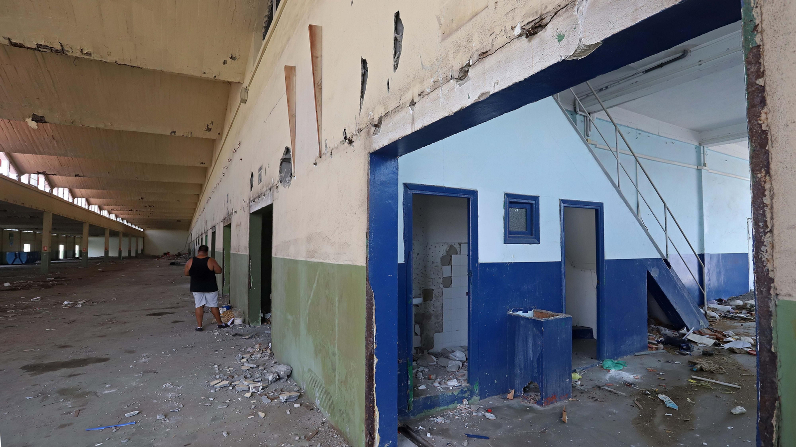 Inicio del derribo de la lonja de Algeciras