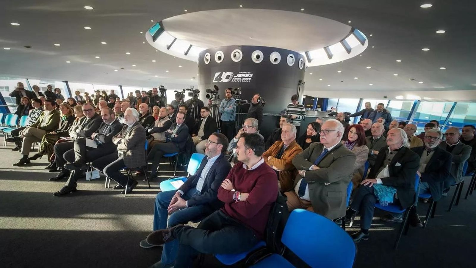 Un momento de la presentación del libro en el ovni del Circuito de Jerez.