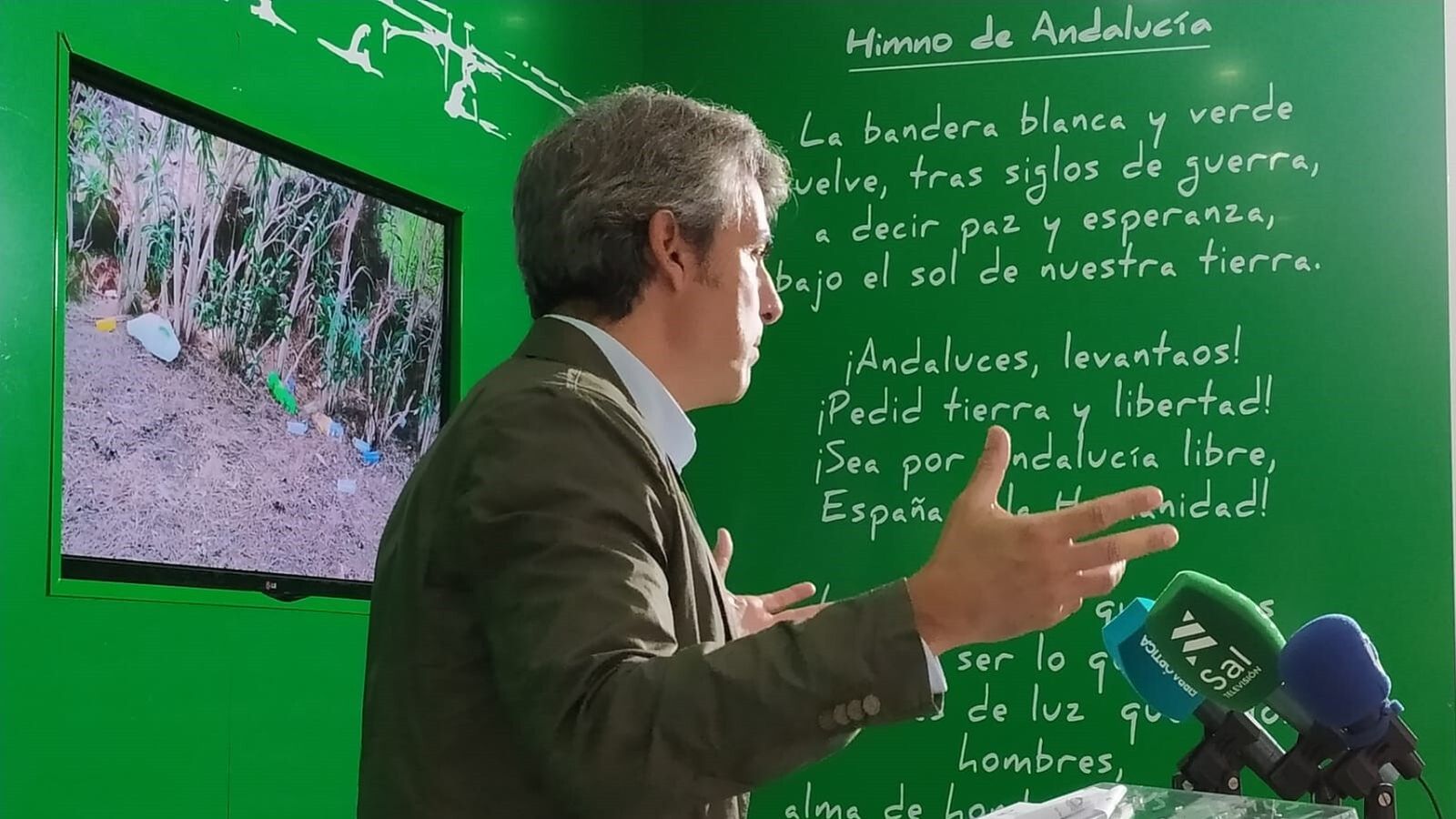 El portavoz de AxSí en San Fernando, Fran Romero, en la sede del partido, en una imagen de archivo.