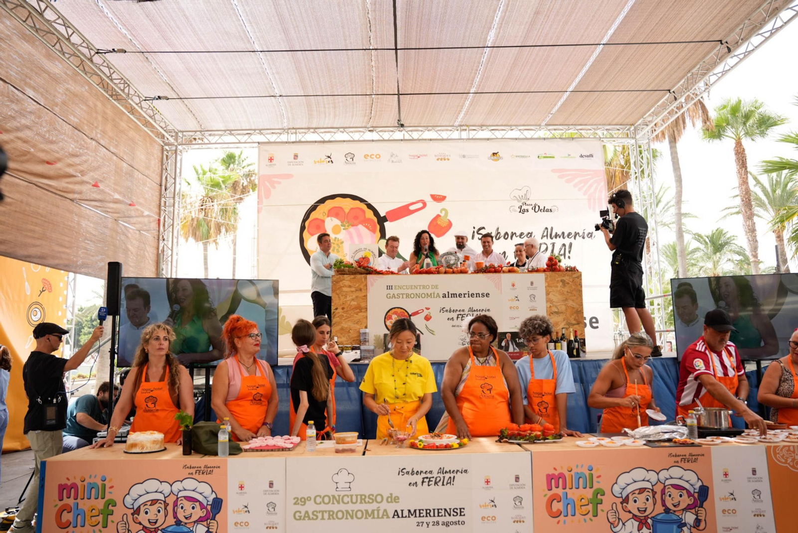 La Cofradía del Tomate y la semifinal del concurso gastronómico de la Feria de Almería, en imágenes