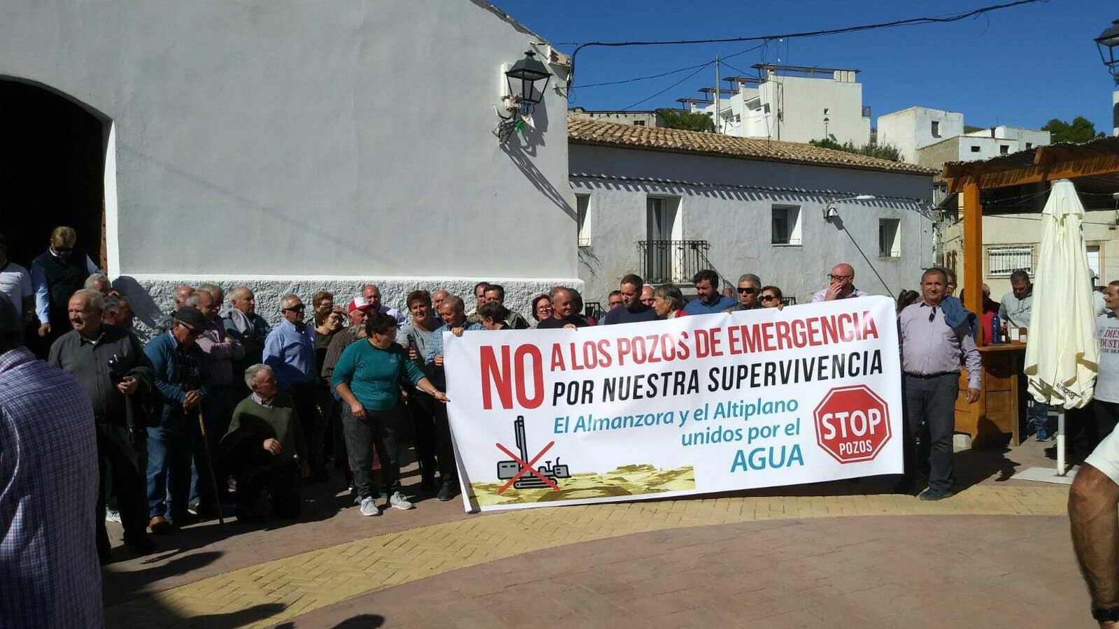 Las movilizaciones en Alcóntar comenzaron el viernes en contra de los pozos de emergencia.