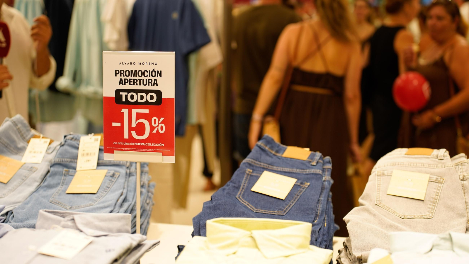Fotos de la apertura de la marca Álvaro Moreno en el Centro Comercial Puerta Europa de Algeciras