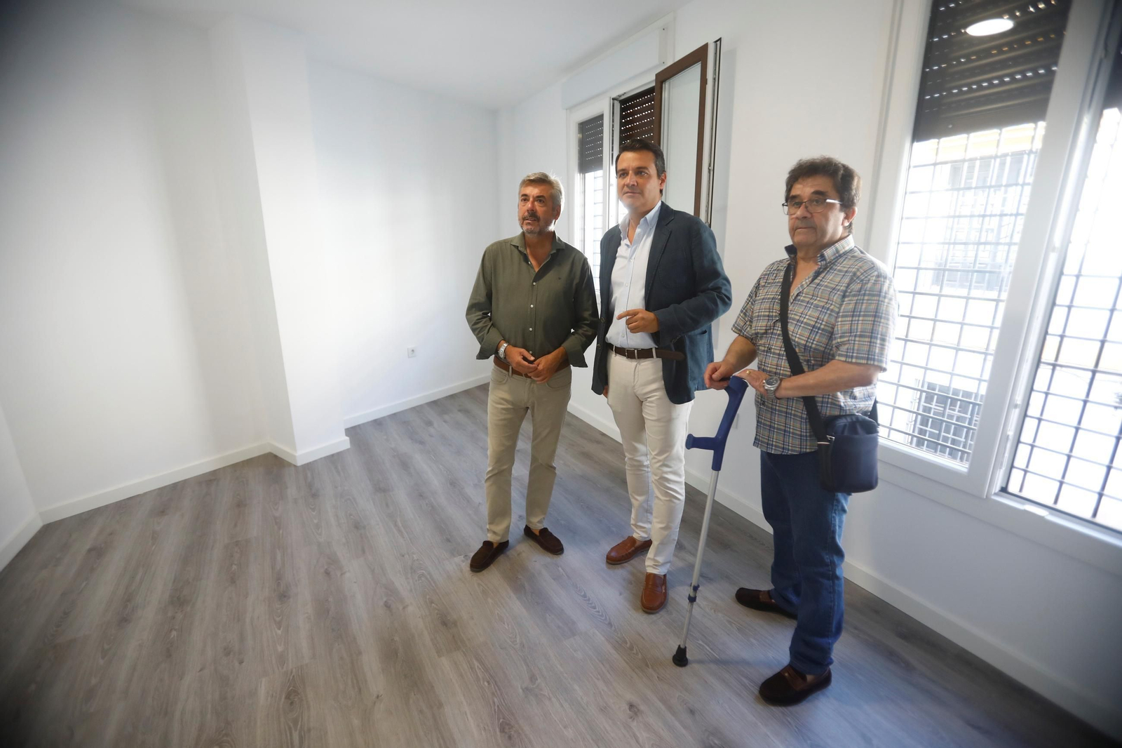 La entrega de las viviendas de la calle Don Rodrigo de Córdoba a 23 personas mayores, en imágenes