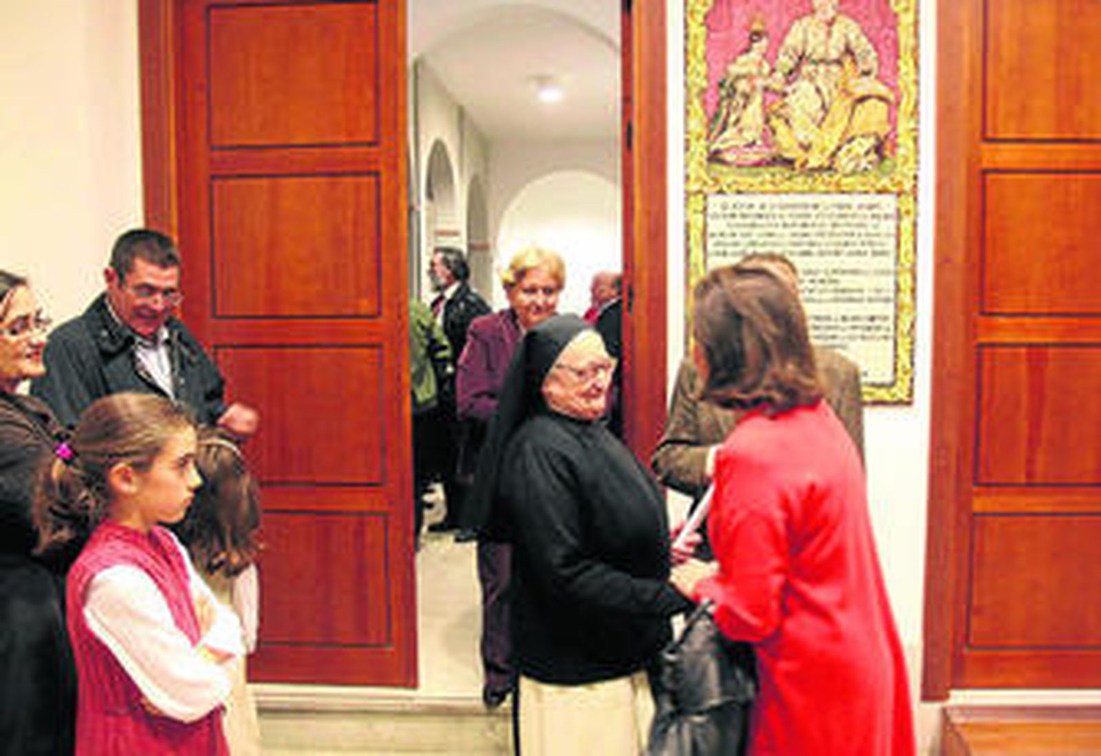 Sor María Auxiliadora, en la puerta del convento, durante la despedida.