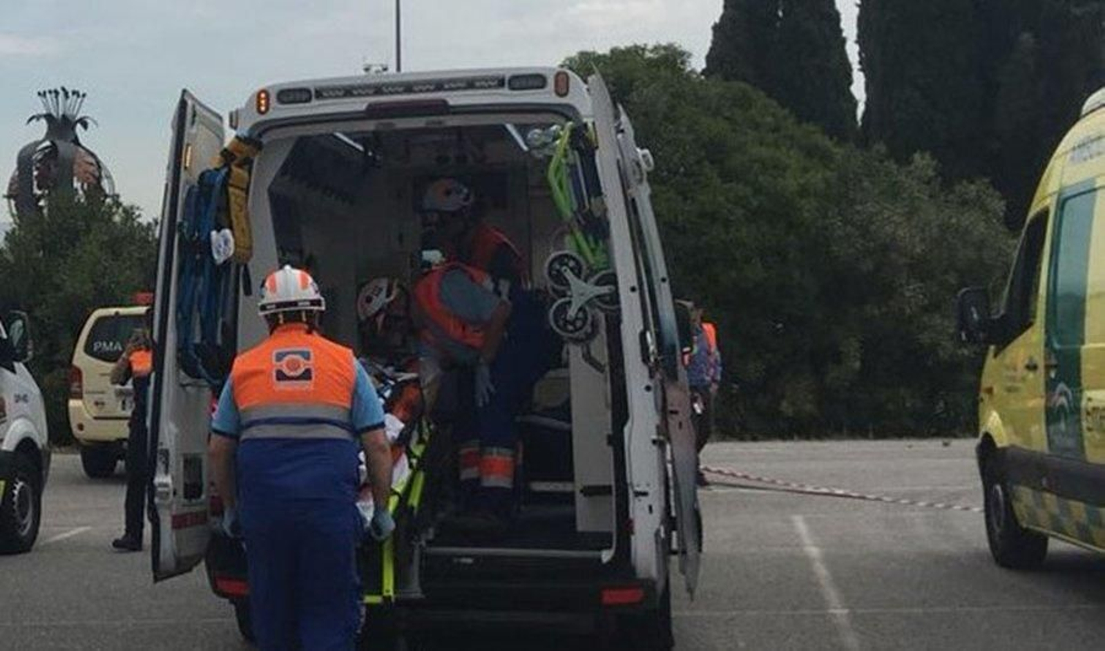 Evacuación de un herido en una imagen de archivo.