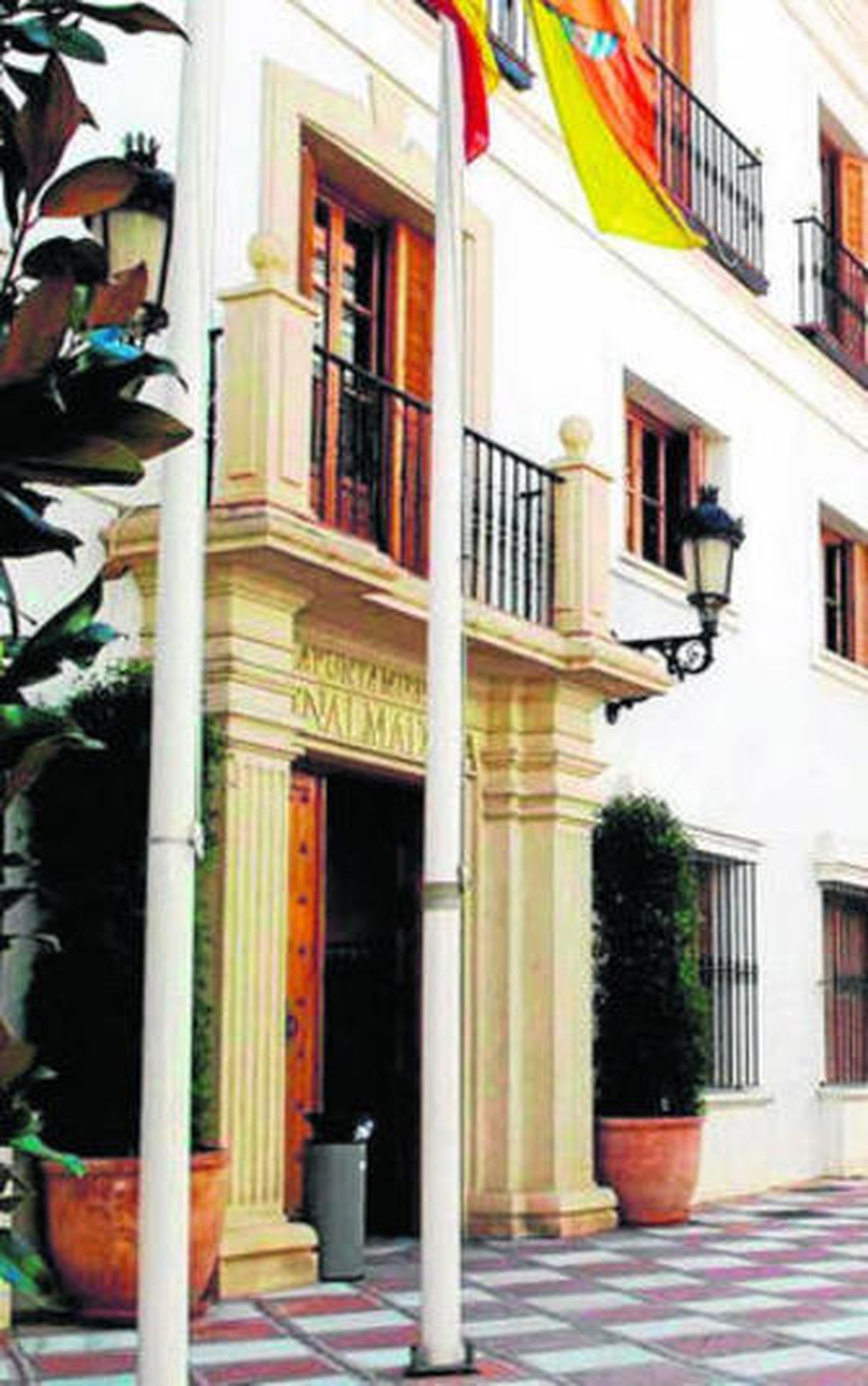Fachada del Ayuntamiento de Benalmádena.