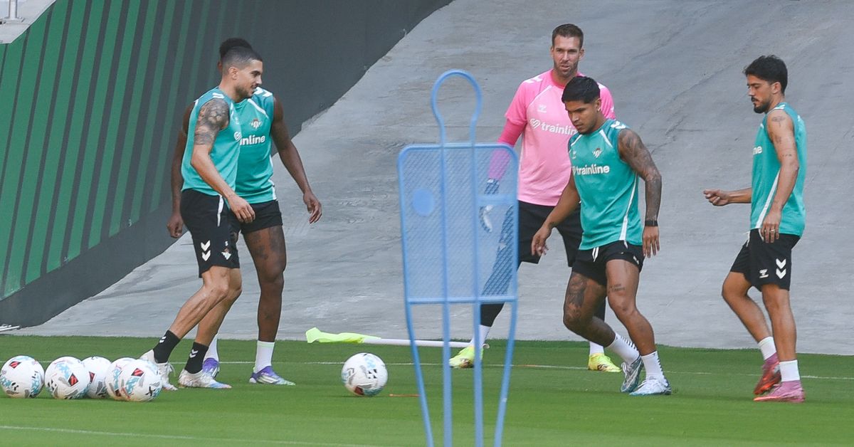 La duda en el Betis sobre el '9' para Son Moix