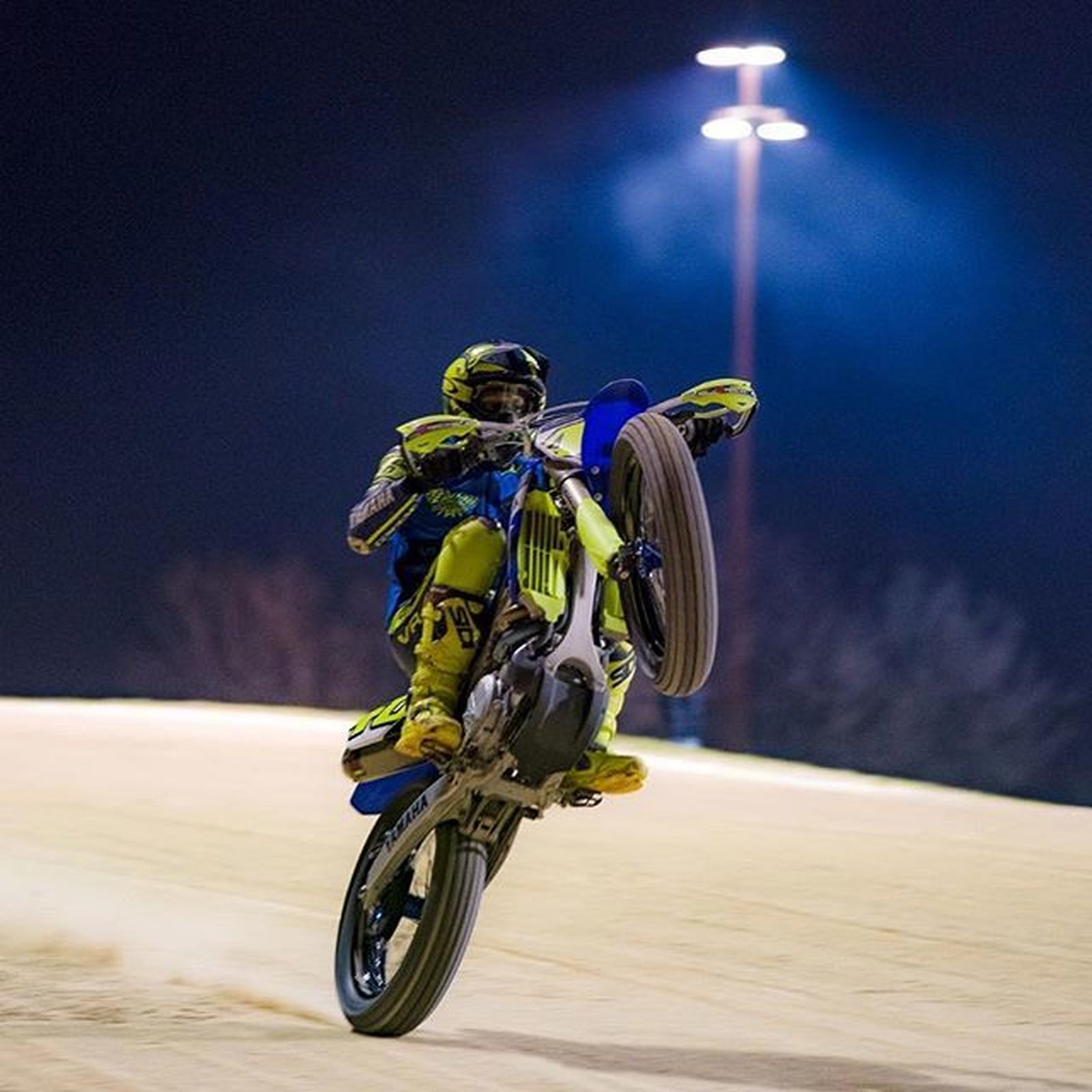Rossi, haciendo un 'caballito' en su rancho.