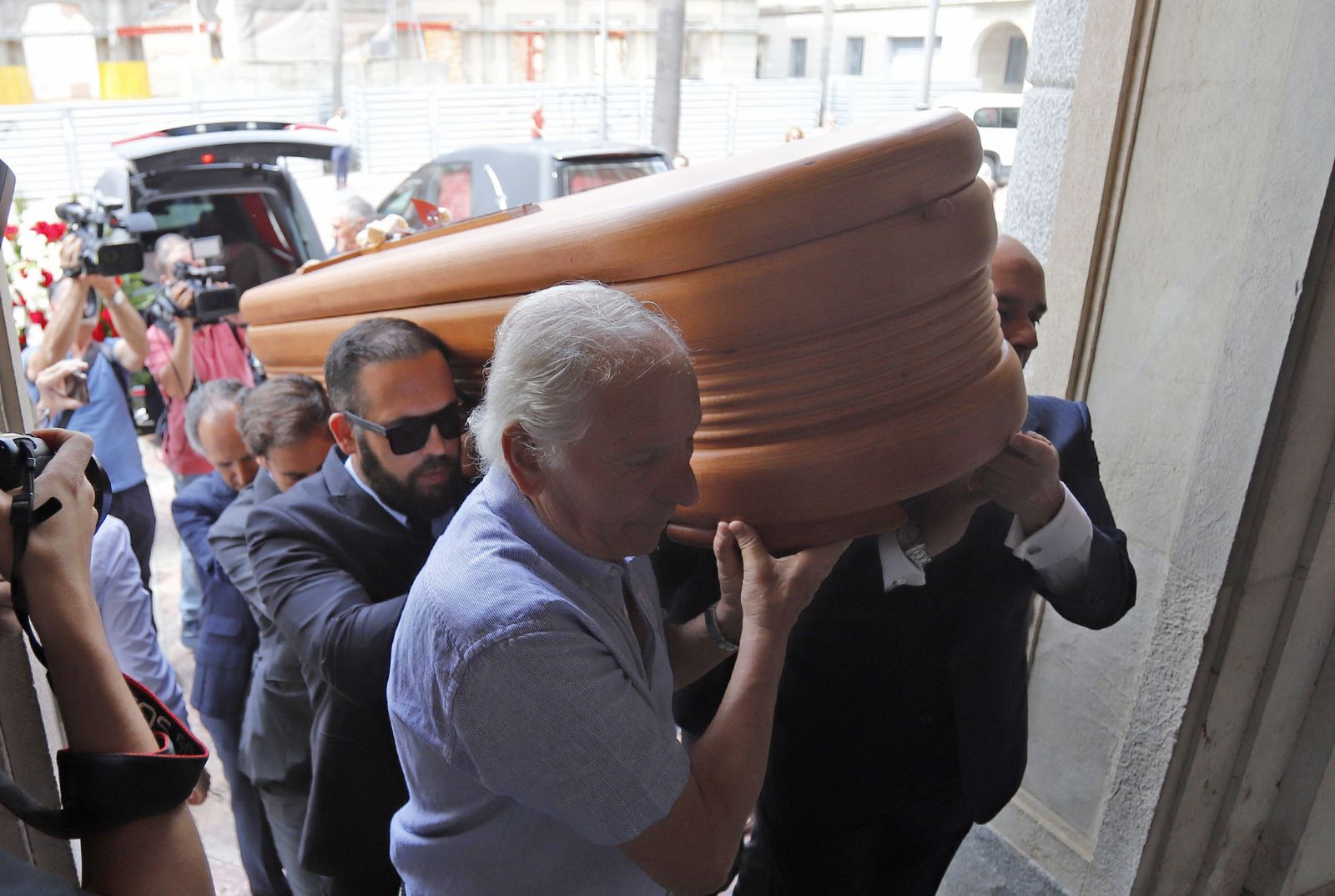 Llegada del féretro de Miguel Baez Litria la Capilla Ardiente de Huelva