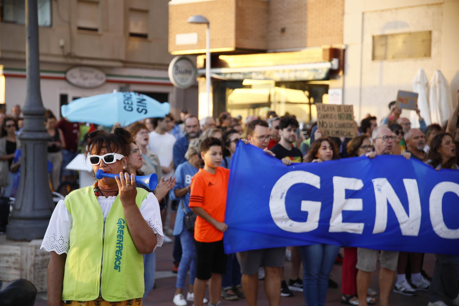 La manifestación "Genoveses sin hotel", en imágenes
