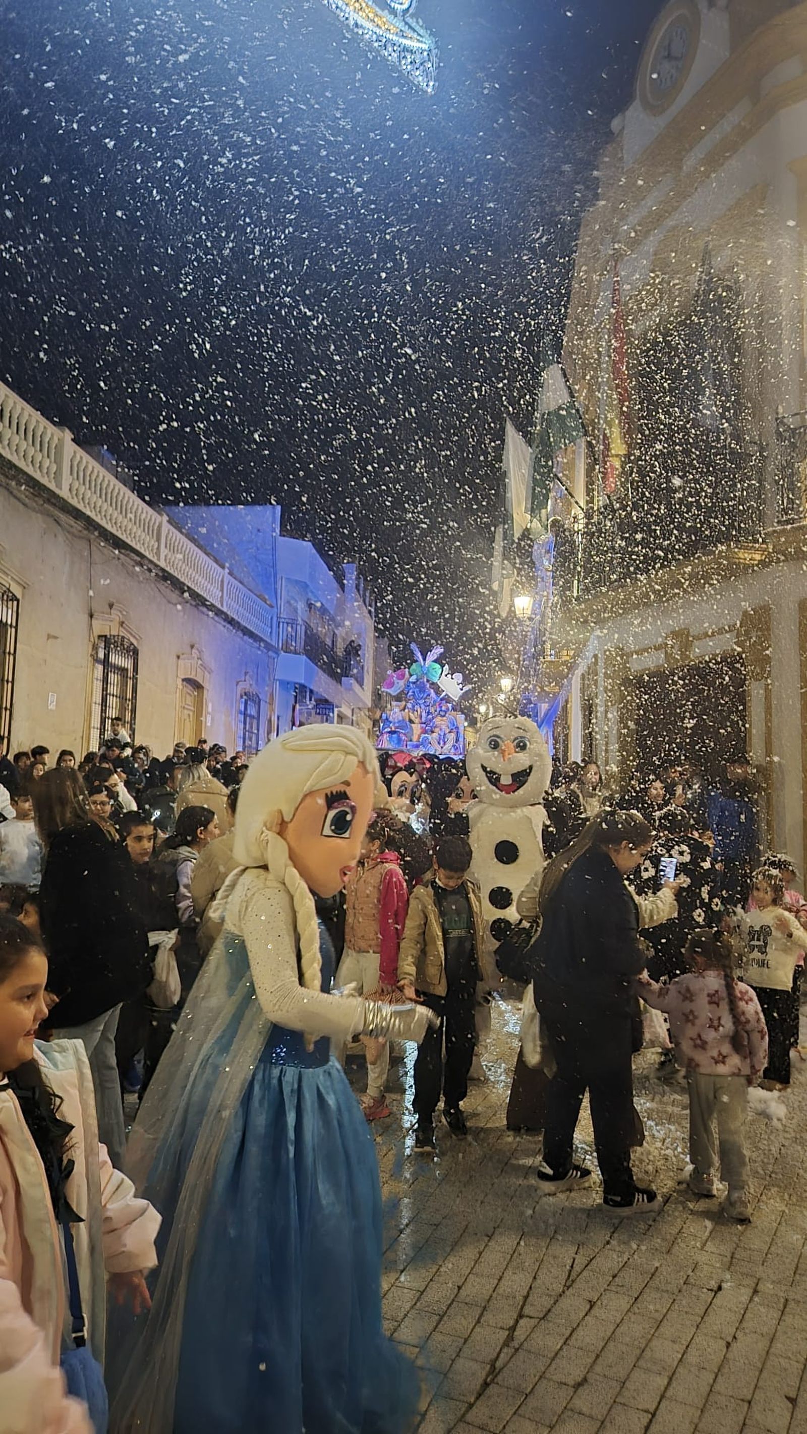 Turre se llena de luz y colorido con una mágica cabalgata, en imágenes