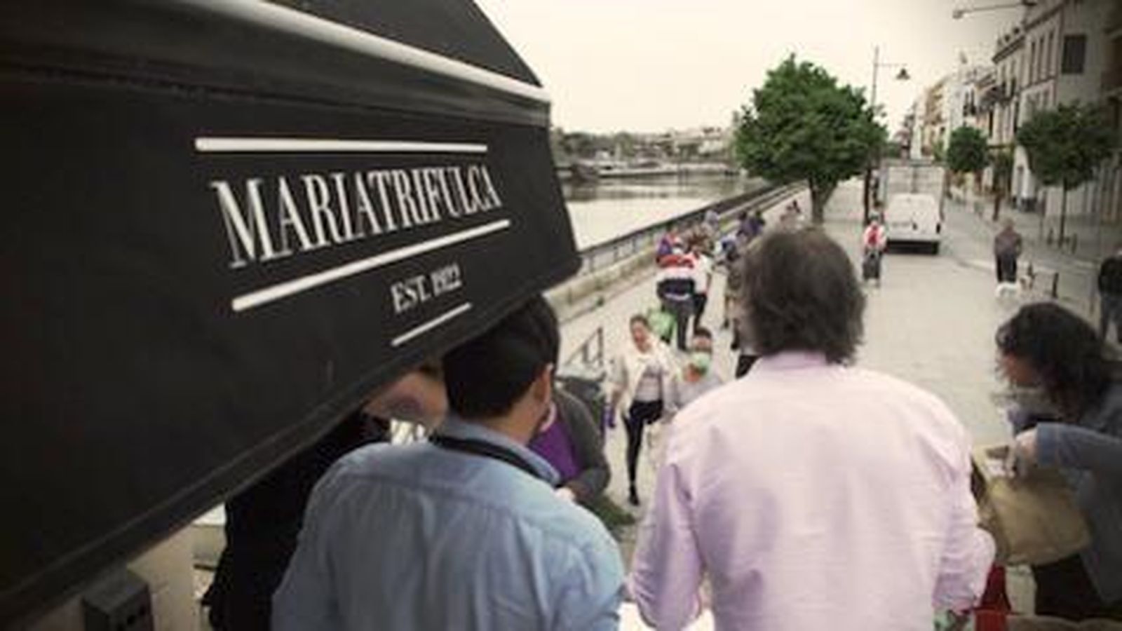 El restaurante María Trifulca durante el reparto de comida.