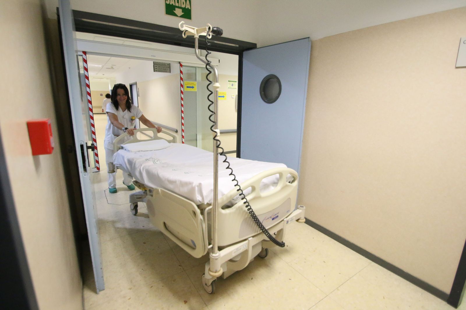 Las listas de espera, la demora para las consultas y la situación de la sanidad pública en Almería y en el resto de Andalucía enfrenta a la parlamentaria del PSOE Pilar Navarro y a la consejera de Salud, Catalina García.