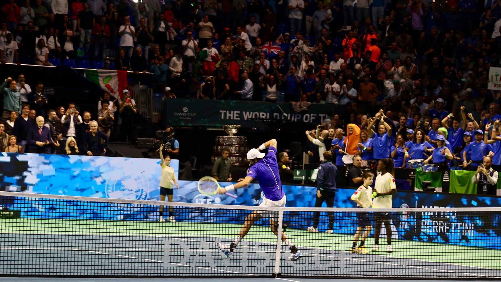 Berrettini derrota a Kokkinakis y acerca a Italia a la final de la Copa Davis