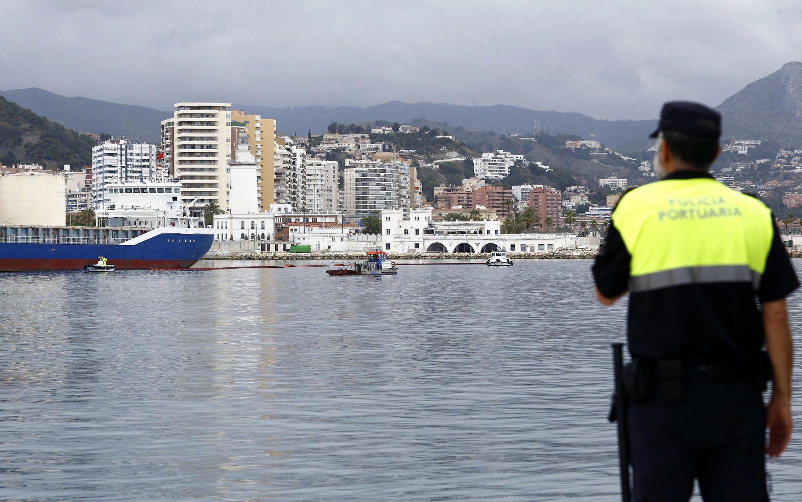 Las fotos del simulacro contra la contaminación en el puerto de Málaga
