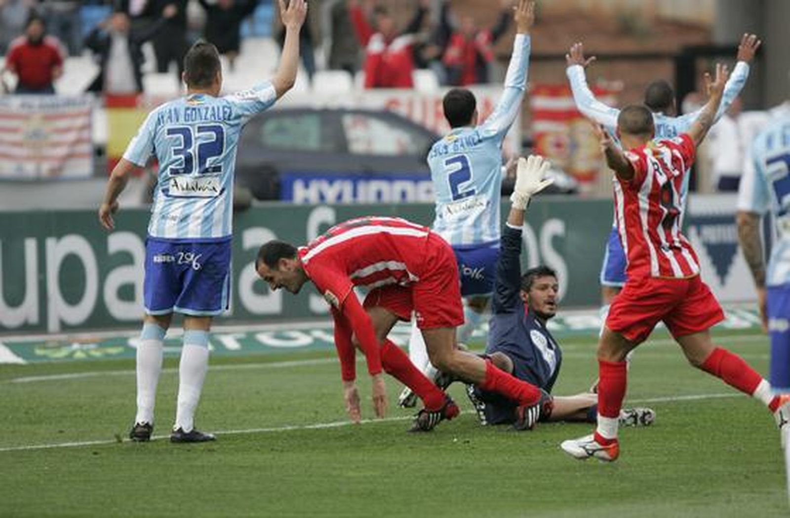 El Almería vence al Málaga en el estadio Mediterráneo. / Javier Alonso