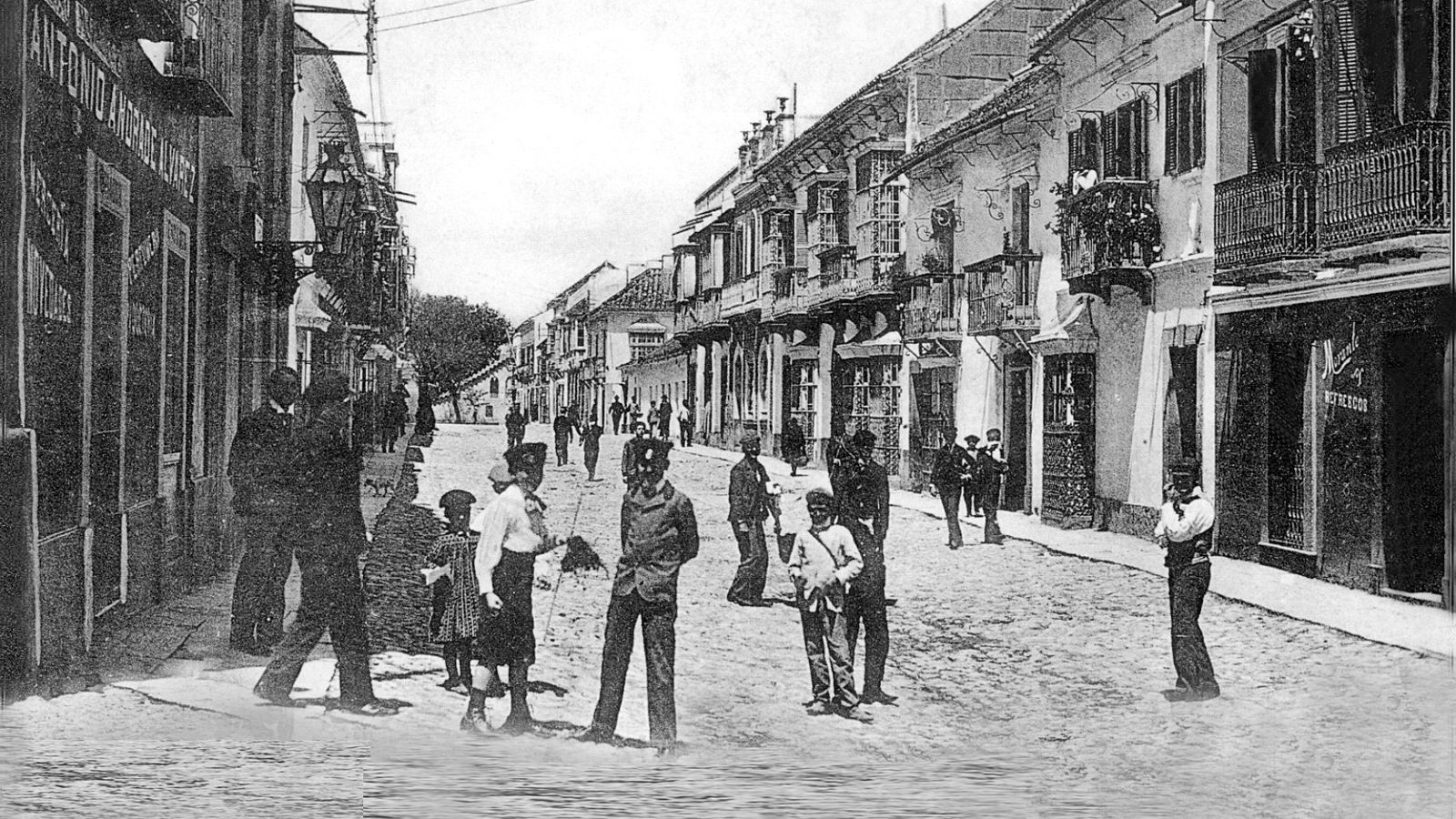 La calle Ancha de Algeciras, en 1907, donde residía el matrimonio fallecido.
