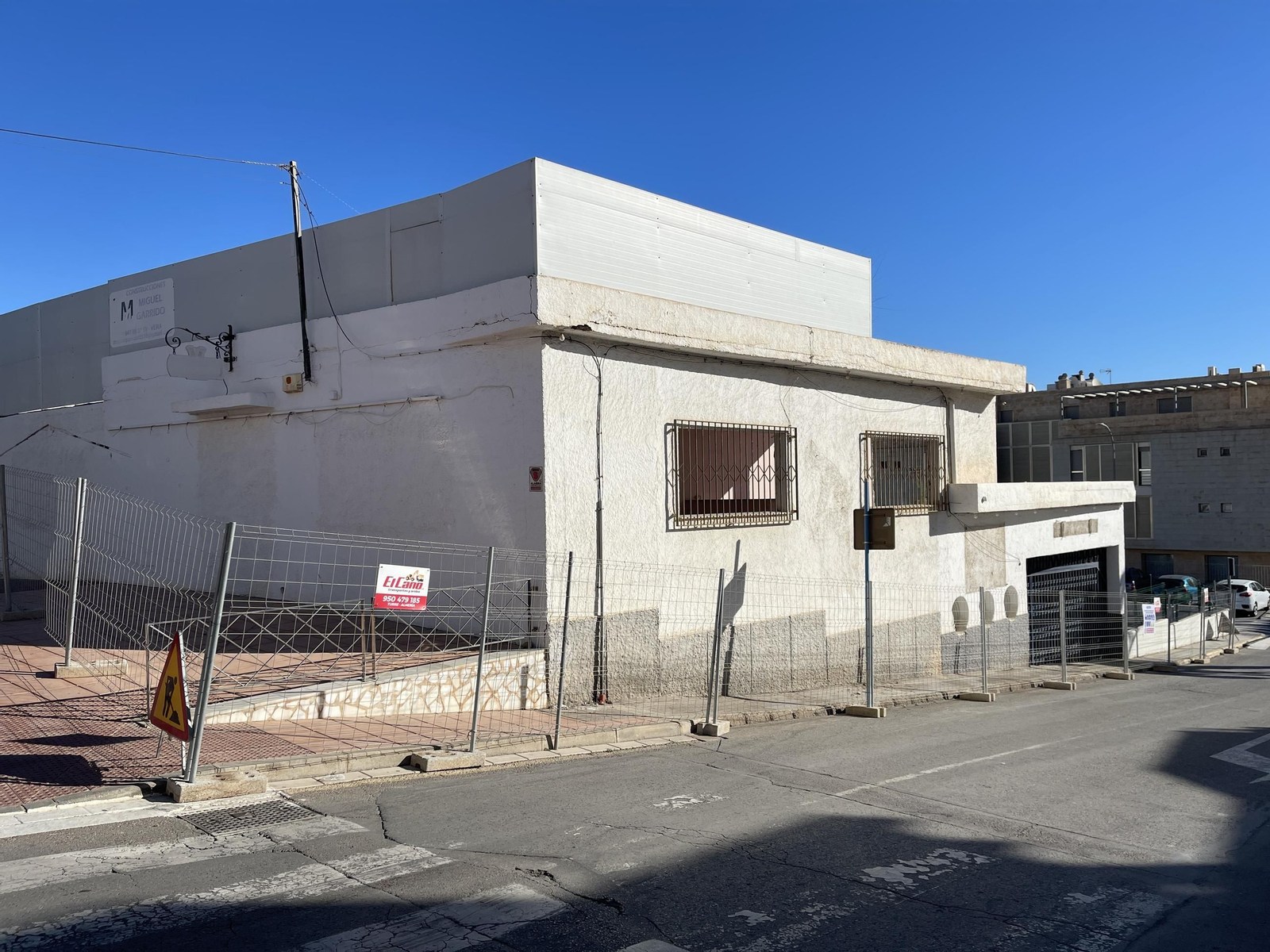 Las imágenes de la demolición del cine Tenis de Garrucha