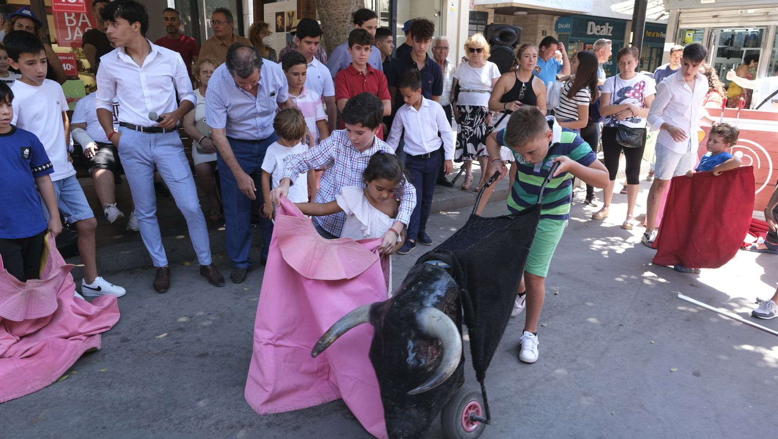 Imágenes de la exhibición de toreo de salón por la Escuela Taurina de Almería, en la Feria de Almería 2022