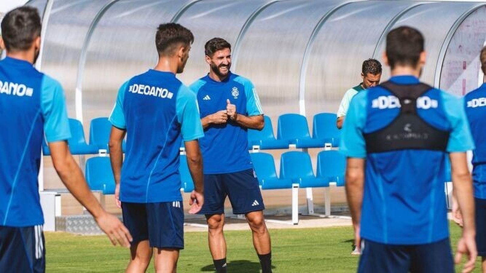 Raúl Navas en un entrenamiento del Recre.