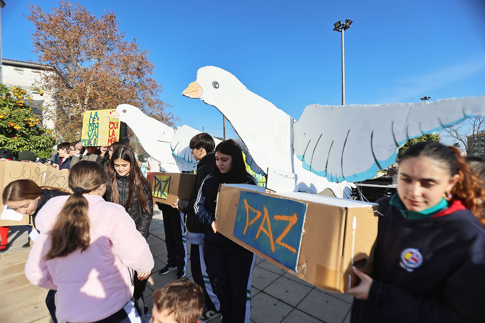 Imágenes del acto del Día a la No Violencia y la Paz del Colegio La Hispanidad