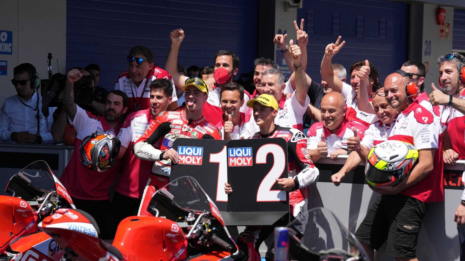 Los pupilos de Aspar, celebrándolo.