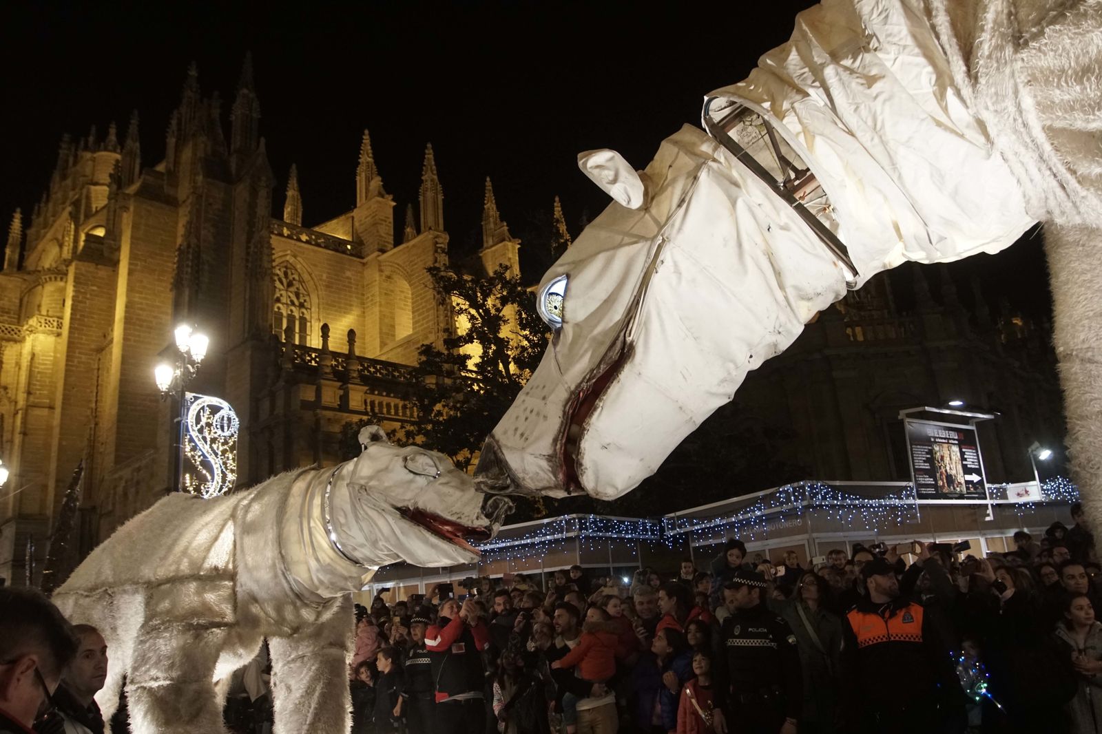 Los osos polares gigantes invaden Sevilla