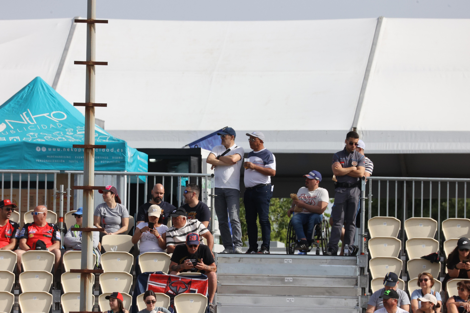 Ambiente del viernes en las gradas del Circuito de Jerez - Ángel Nieto