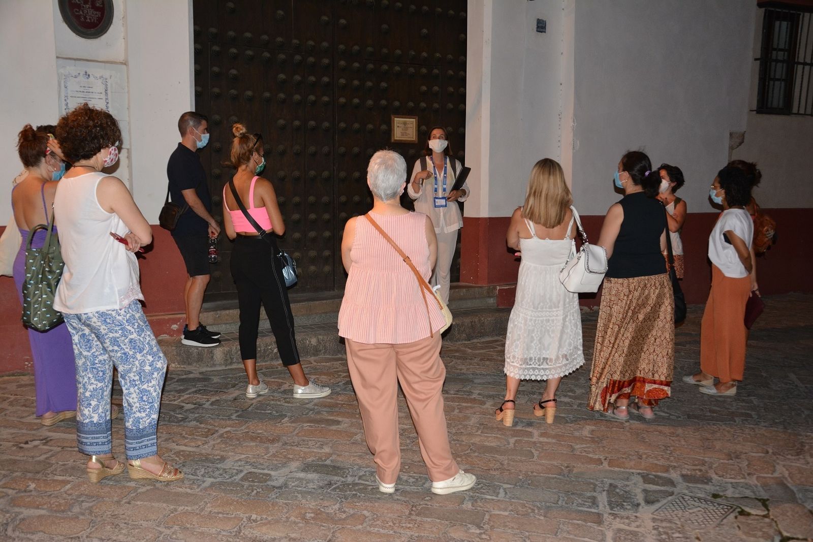La guía Elena durante la visita 'Grandes mujeres en la historia de Sevilla'.
