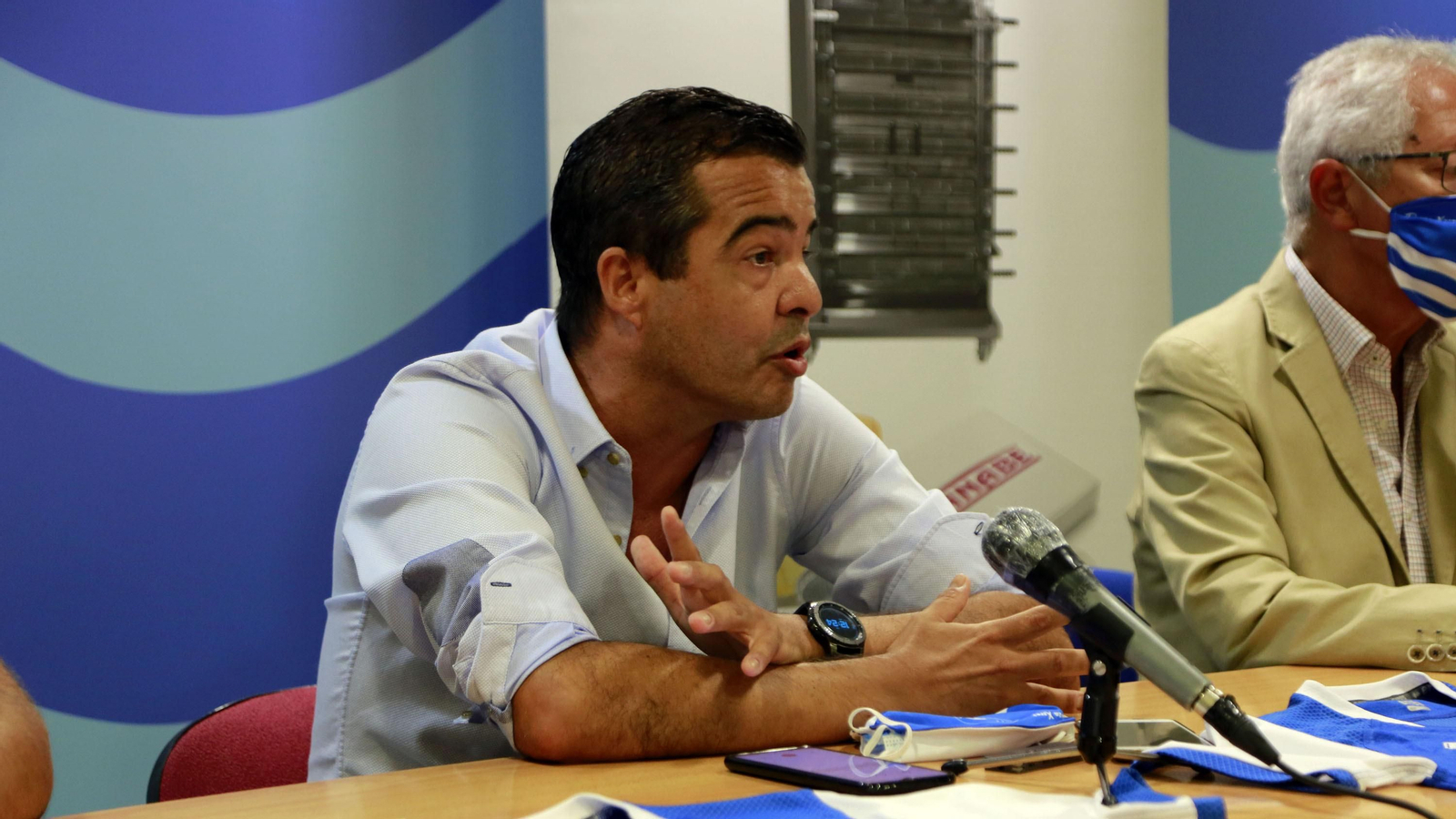 Presentación de José Pérez Herrera, nuevo entrenador del Xerez DFC
