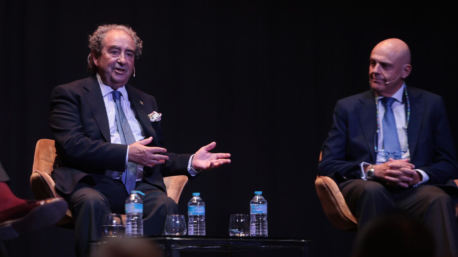 Los dos hermanos mayores, en un momento de la charla.