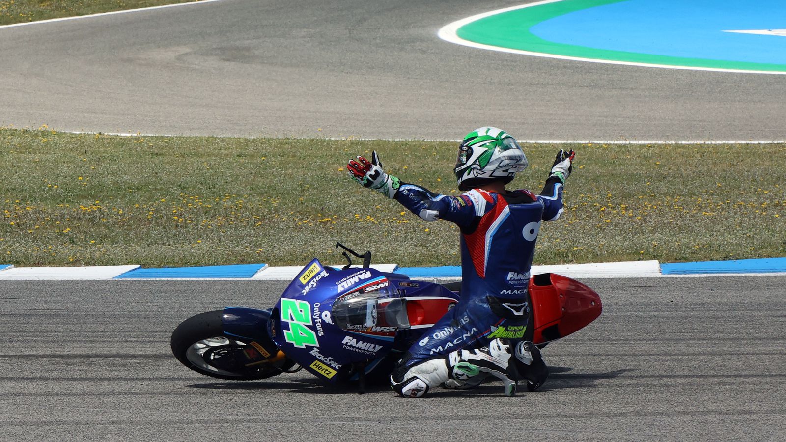 Imágenes de las caídas en las carreras del GP España en Jerez