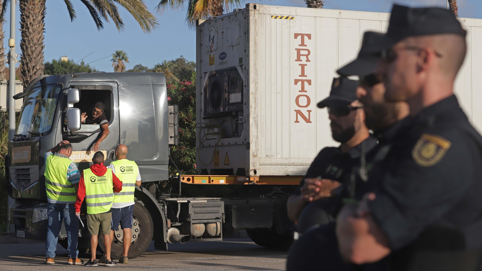 Fotos del paro de camioneros en el puerto de Algeciras