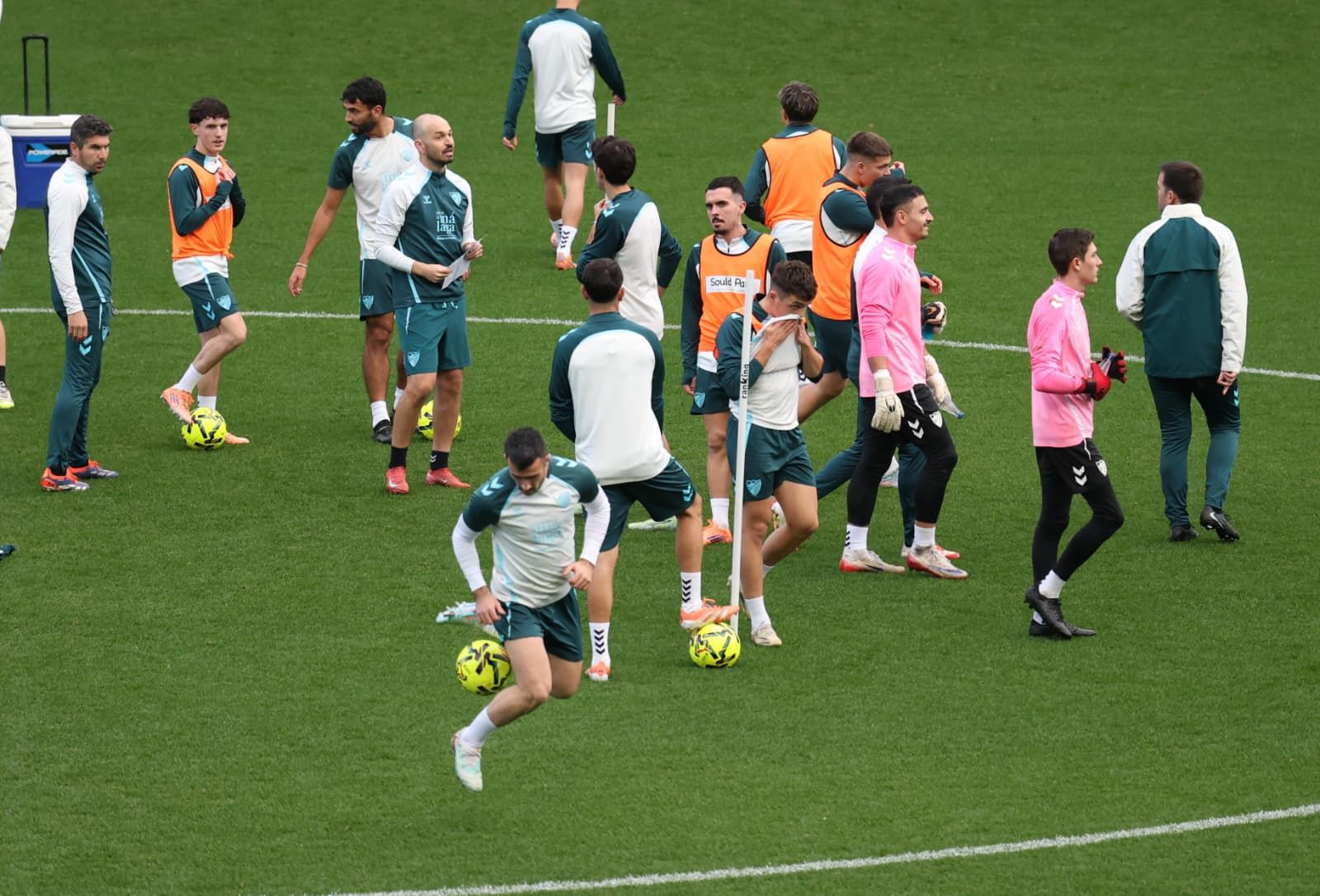 Búscate en las fotos del entrenamiento del Málaga CF en La Rosaleda