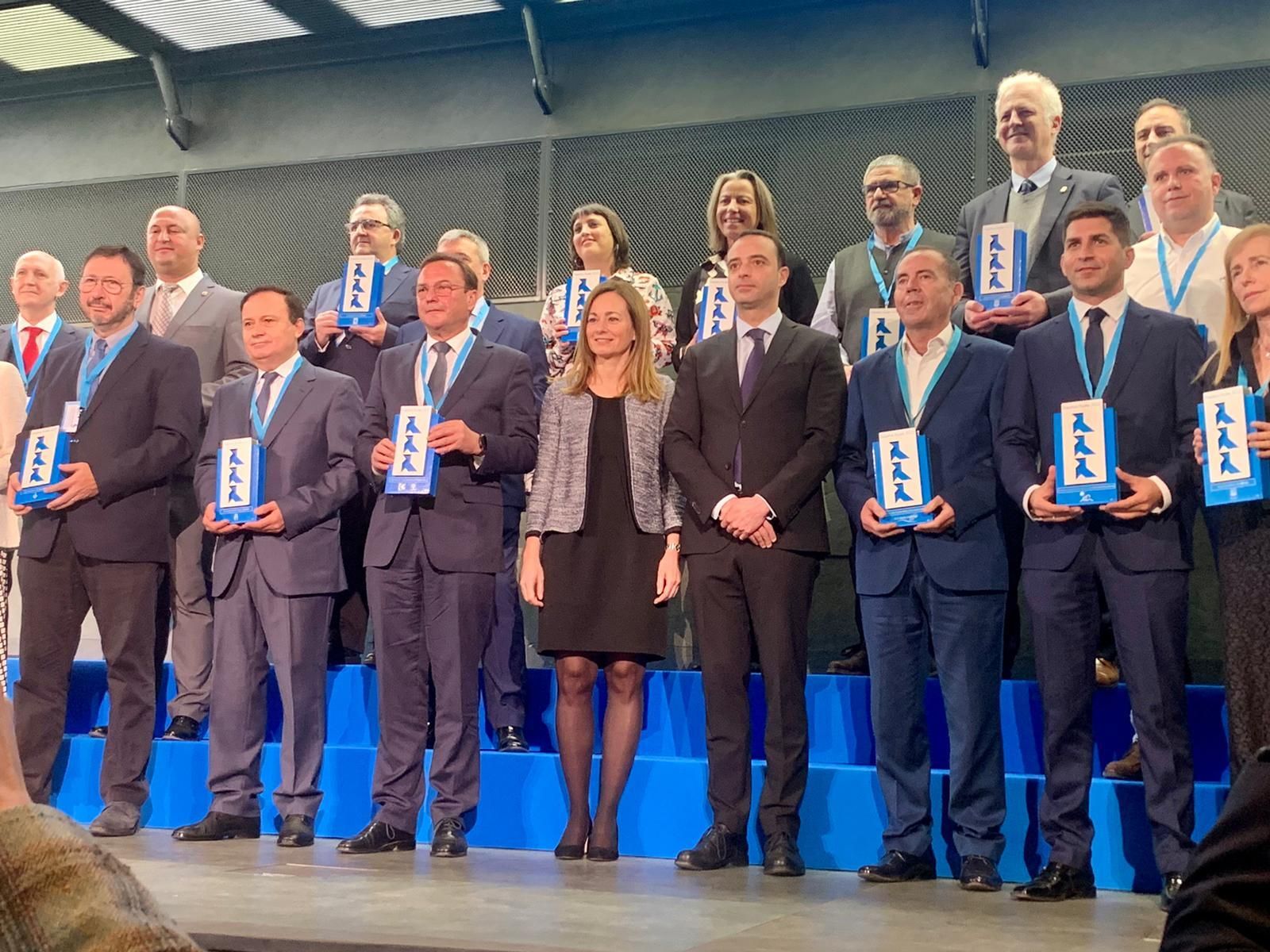 Foto de familia tras la entrega de las distinciones.