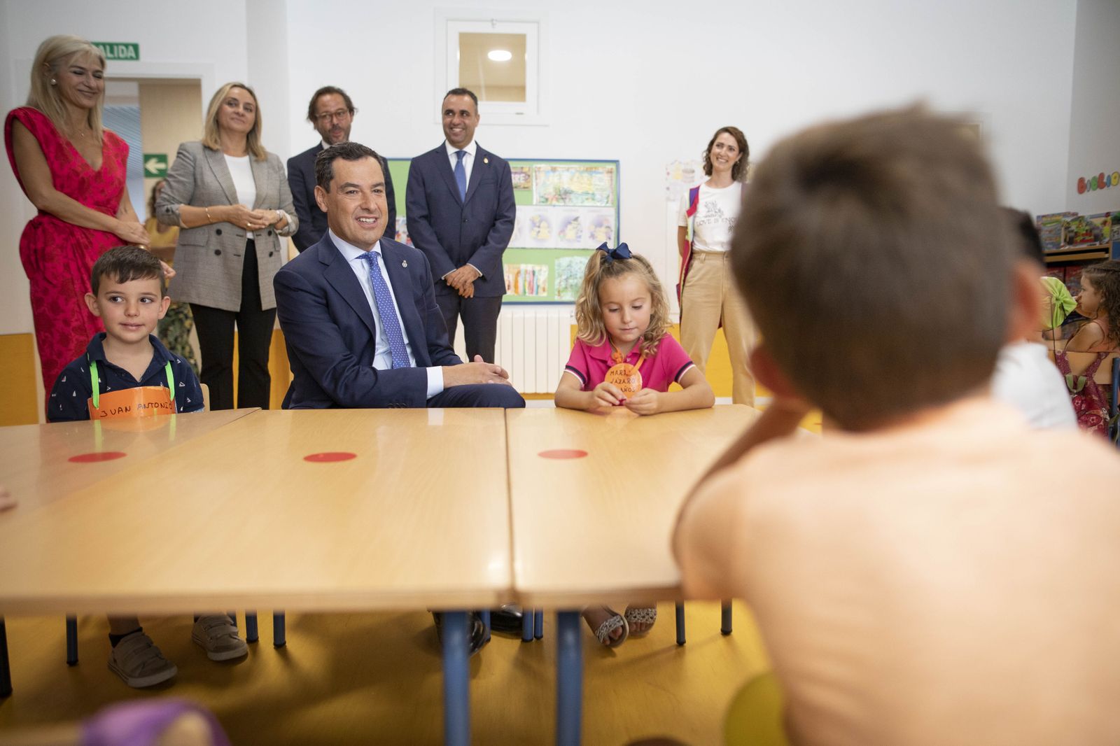 Juanma Moreno, este lunes en Alhendín.