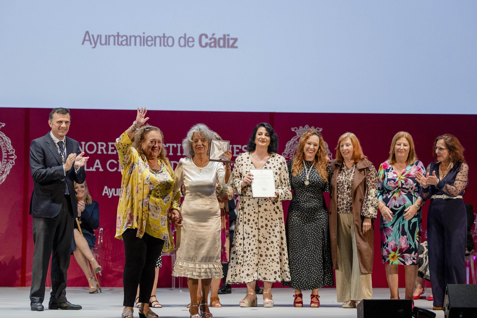 Las imágenes del acto de entrega de los títulos de hijos predilectos y adoptivos y de las medallas de oro de la ciudad.