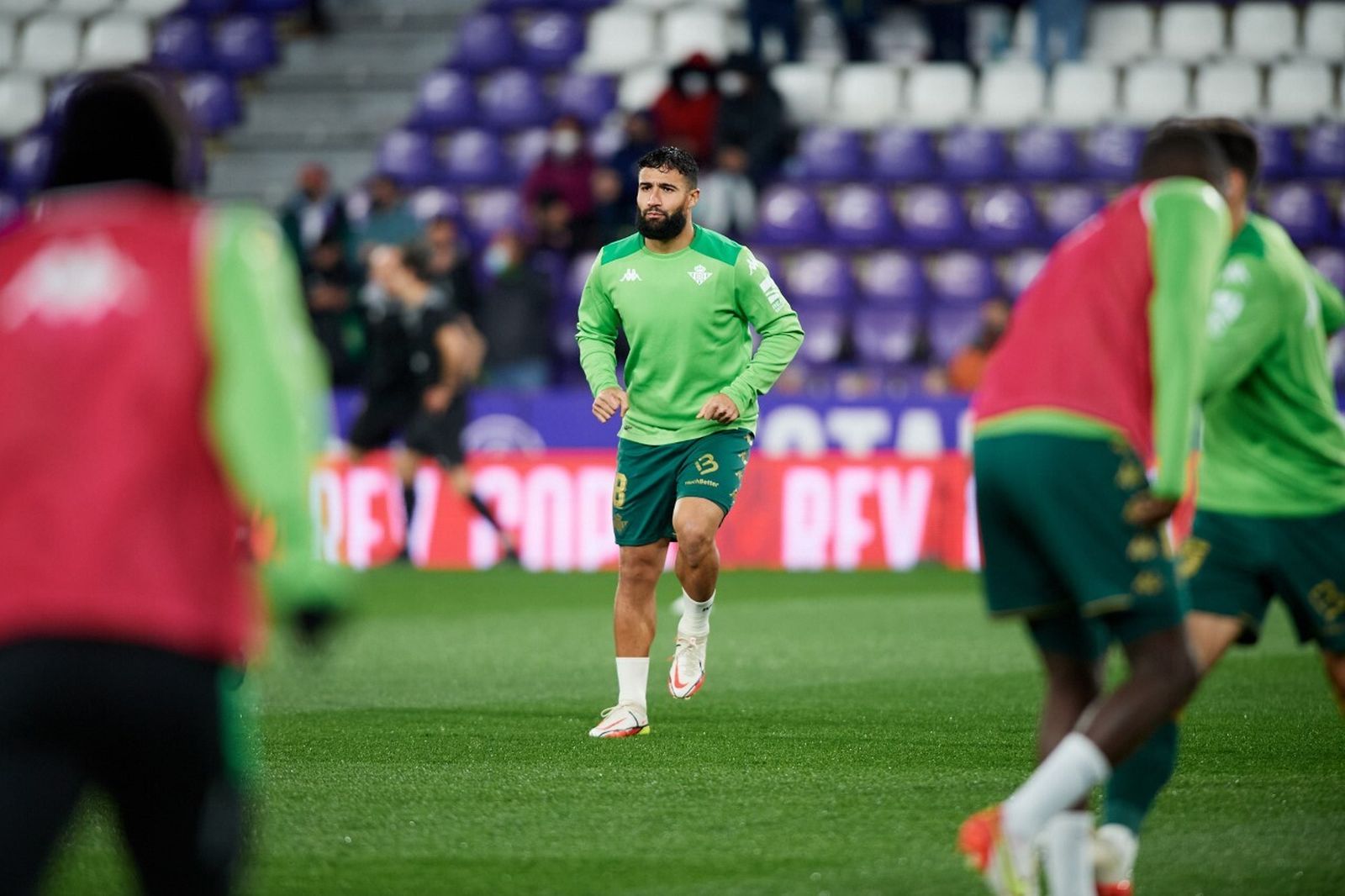 Fekir, durante el calentamiento en el José Zorrilla del pasado miércoles.