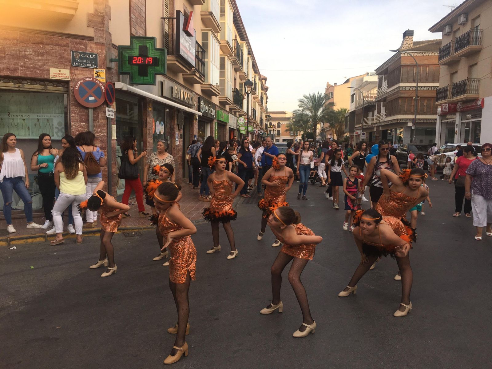 En los pasacalles participarán más de 400 personas.